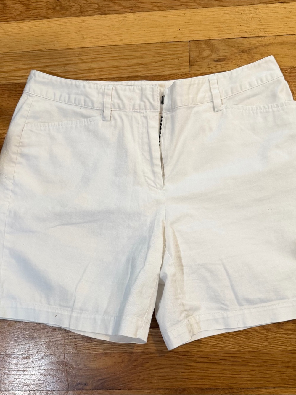 Lands End mid rise woman’s shorts